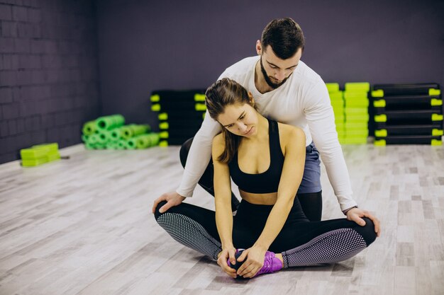 Couple training together at the gym