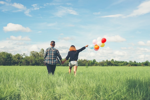 Couple walking with colored balloons