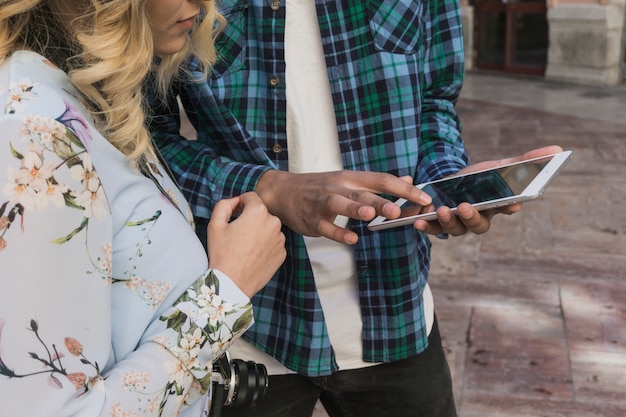 Free photo couple watching smartphone