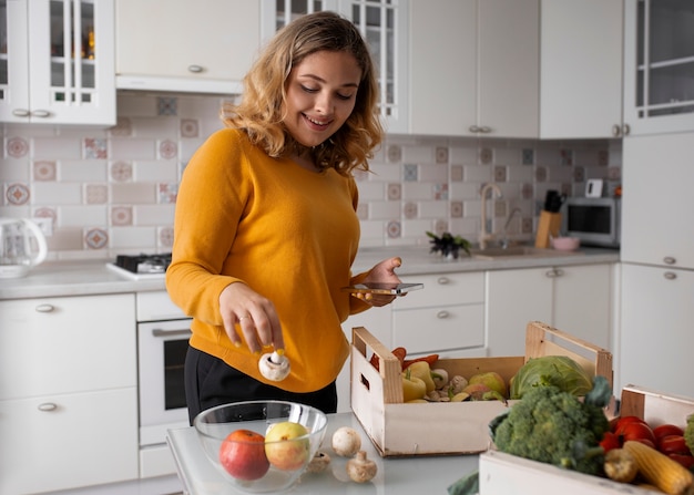 Free photo courier delivering groceries home