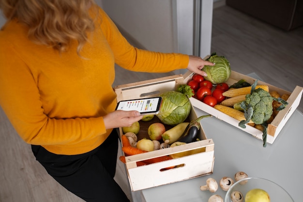 Free photo courier delivering groceries home