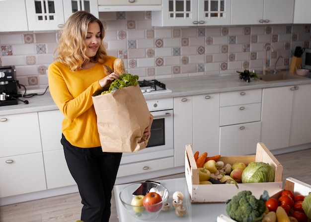 Free photo courier delivering groceries home