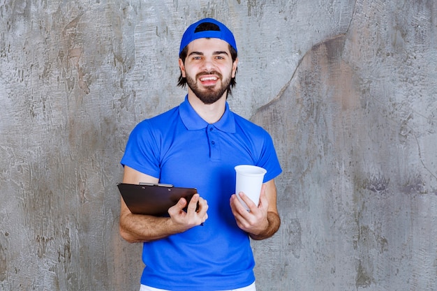 Free photo courier holding a takeaway drink and a black customer folder