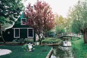 Free photo courtyard of rural house building with grass and trees