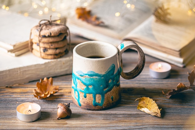 Free Photo cozy autumn composition with a handmade cup closeup