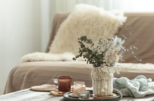 Free photo cozy home background with dried flowers in a vase in the interior