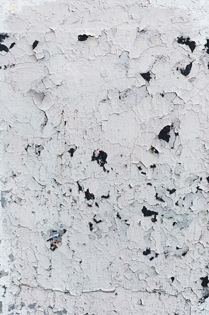 Free Photo cracked painted white wall texture