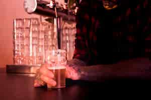 Free photo craft beer concept with tattooed man