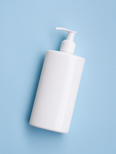 Free Photo cream bottle mock-up on blue background