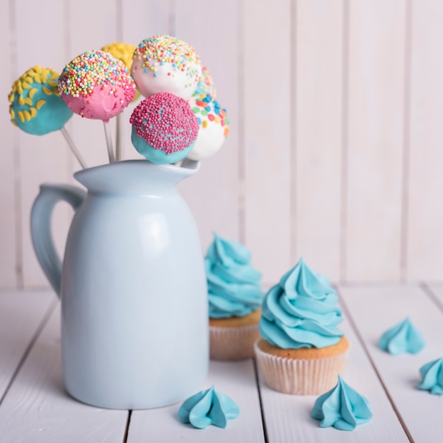 Free Photo creative cake pop concept