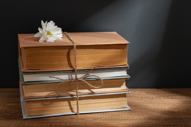 Free Photo creative composition with books and flower