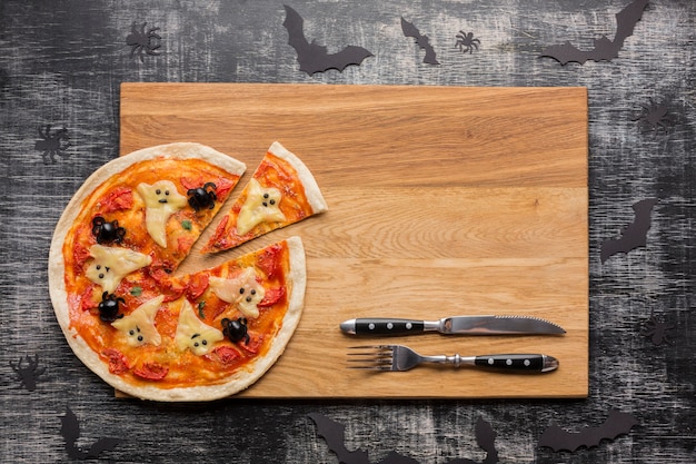 Free Photo creepy halloween pizza slices and cutlery