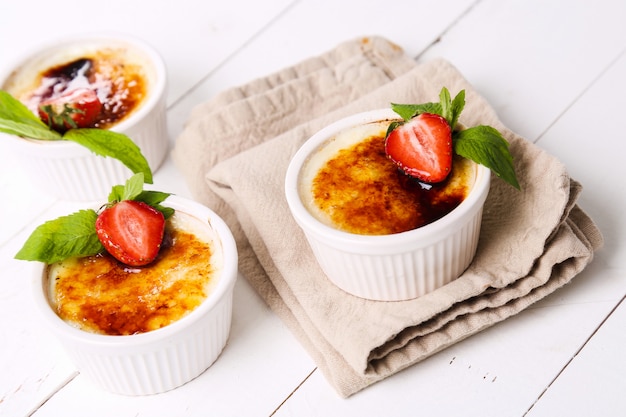 Free photo creme brulee