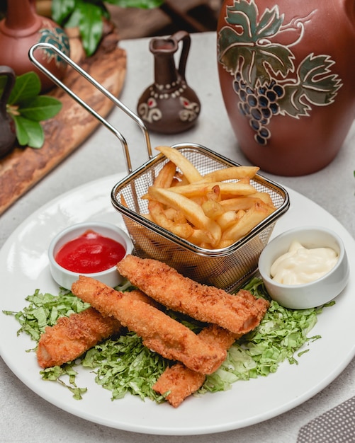 crispy nuggets with fries