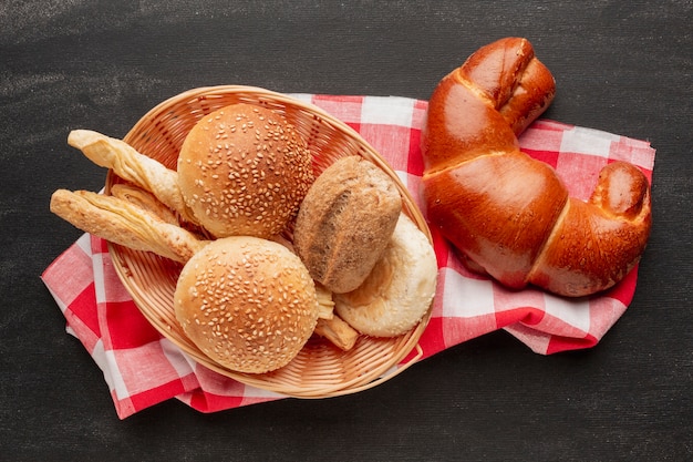 Free photo croissant and pastry on tablecloth