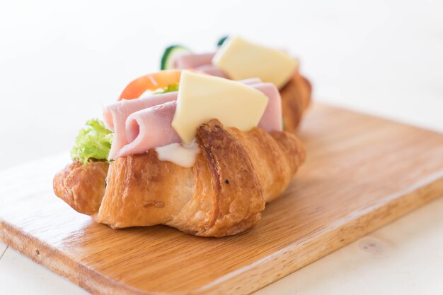 croissant sandwich ham cheese