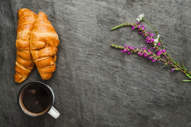 Free photo croissants with coffee