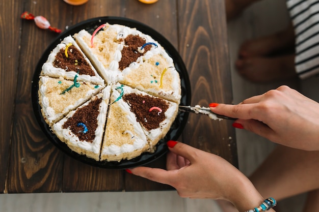 Free photo crop hands cutting birthday cake