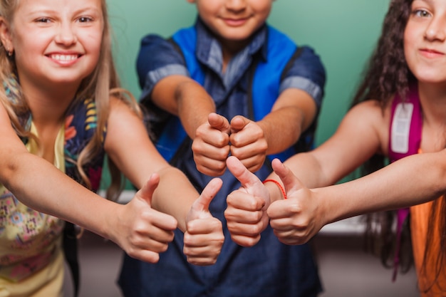 Free photo crop pupils with thumbs up