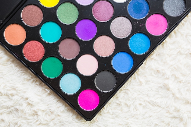 Free photo crop set of eyeshadows