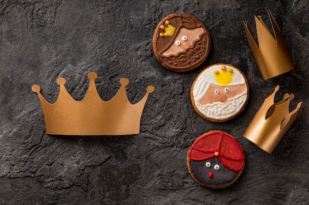 Free Photo crown and biscuits dessert happy epiphany