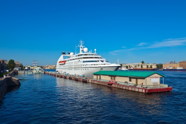 Free photo cruise liner at saint petersburg port