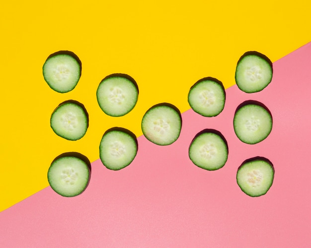 Free photo cucumber sliced pattern top view