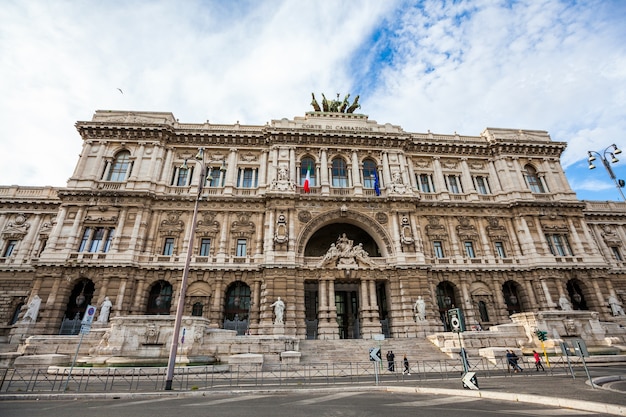 Free photo cultural building with sky background