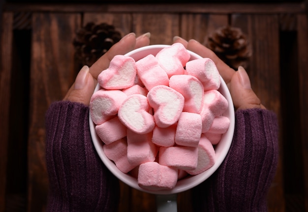 Free photo cup of candy marshmallows on hand