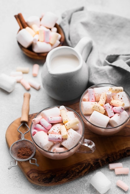 Free Photo cup with hot marshmallow drinks on table