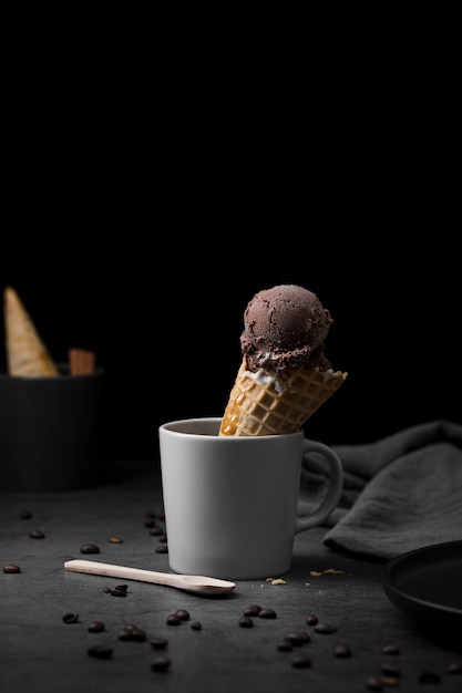 Free photo cup with ice cream on cone