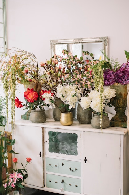 Free Photo cupboard with flowers