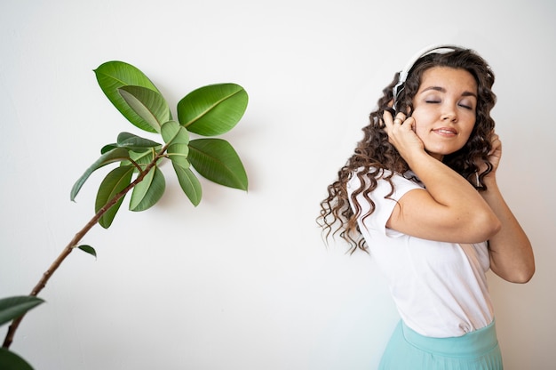 Free photo curly woman listening to music