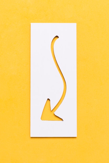 Free photo curvy arrow curved in paper pointing down