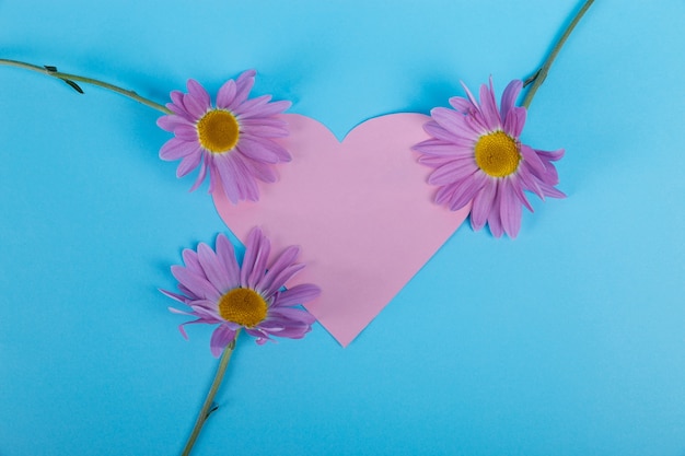 Free photo cut out heart and flowers