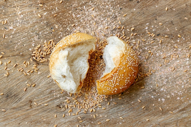 Free photo cut pieces of bun bread flat lay