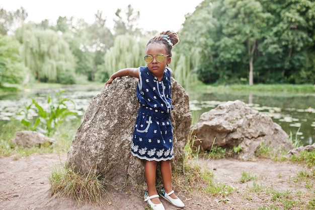 Free photo cute african american baby girl at sunglasses