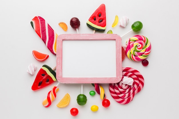 Free photo cute candies frame with copy space