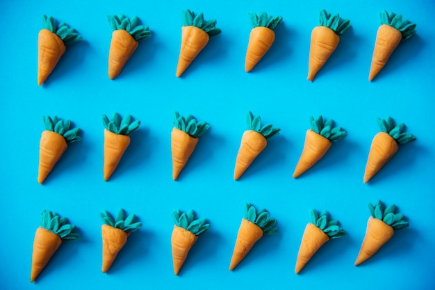 Free photo cute carrots as a colorful pattern