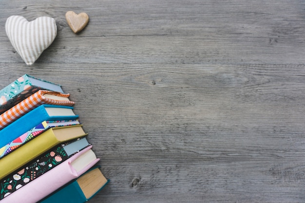 Free Photo cute composition with hearts and books