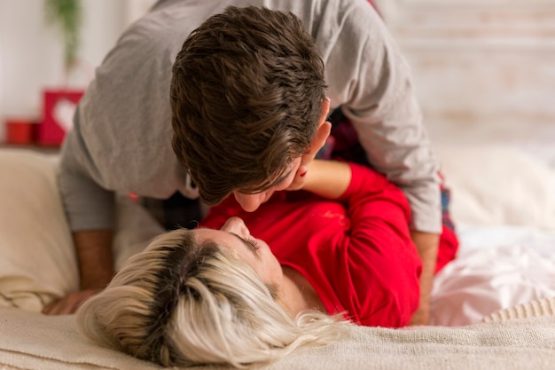 Free photo cute couple playing in the bedroom