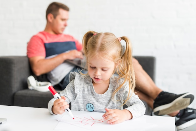 Free photo cute girl drawing sketch with marker at home