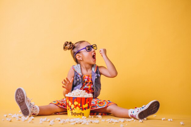 Free Photo cute girl eating popcorn