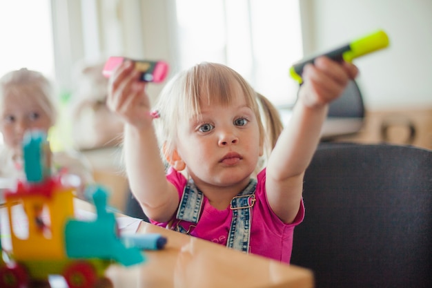 Free photo cute girl showing markers