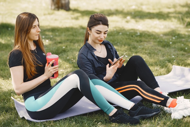 Free photo cute girls doing yoga in a summer park