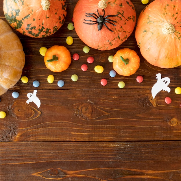 Free Photo cute halloween concept with copy space