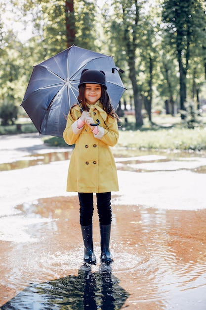 Free photo cute kid plaiyng on a rainy day