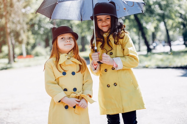 Free photo cute kids plaiyng on a rainy day