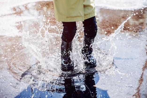 Free photo cute kids plaiyng on a rainy day