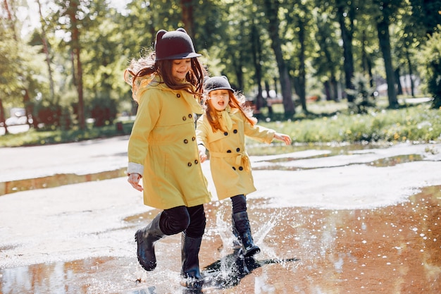 Free photo cute kids plaiyng on a rainy day